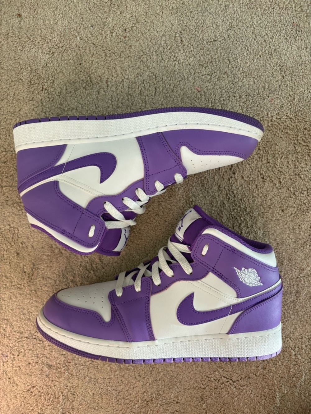Women’s 8 1/2 Nike Air Jordan 1 Mid Purple & White NWOT